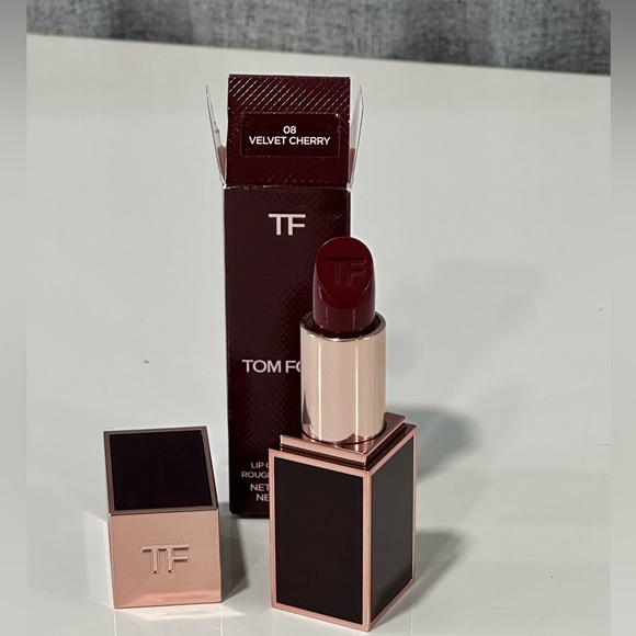 Tom ford number 08 lip color. Velvet cherry. NWT. - Picture 4 of 8